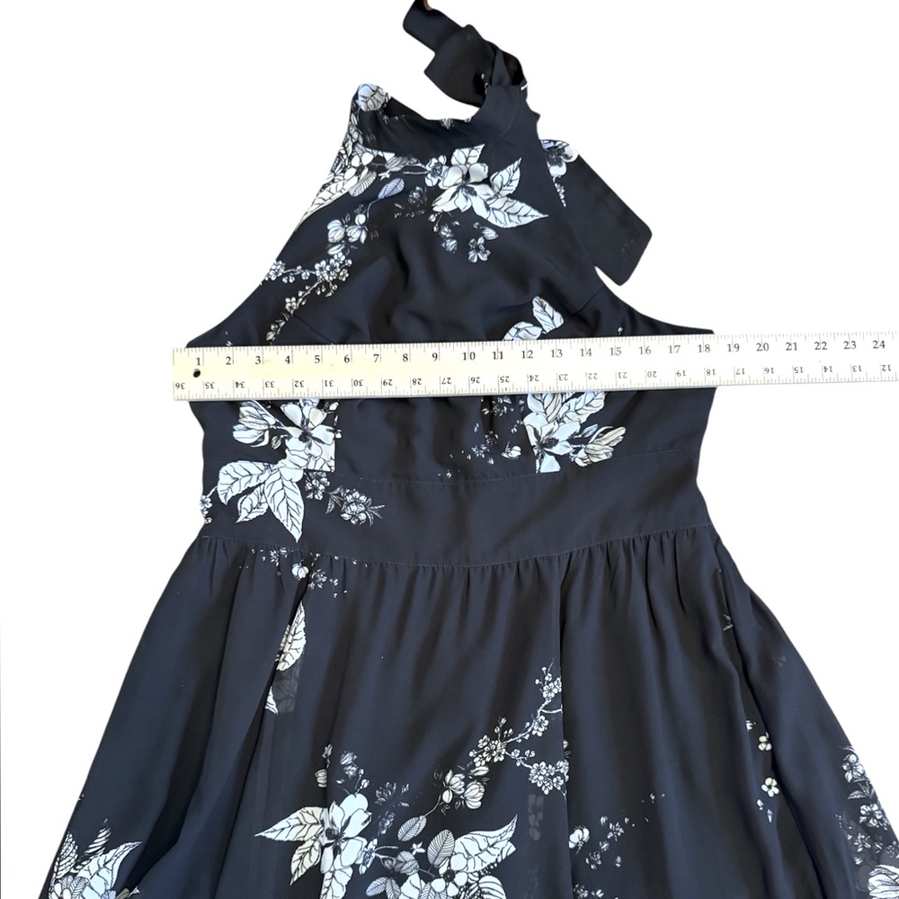 Eshakti Dress
Wayward Fancies - Picture 9 of 11
